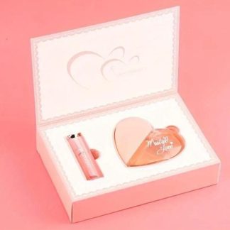 Perfume en forma de corazón y un bello lapiz labial en barra