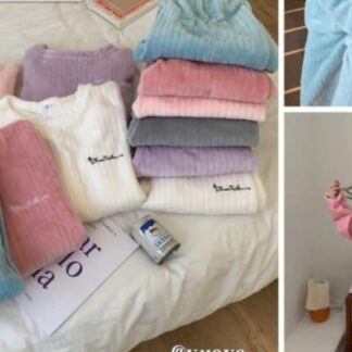 Pijama de rayas y letras blancas